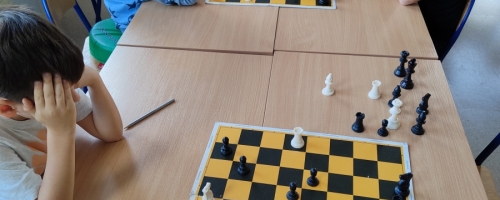 Zajęcia świetlicowe z szachami w tle